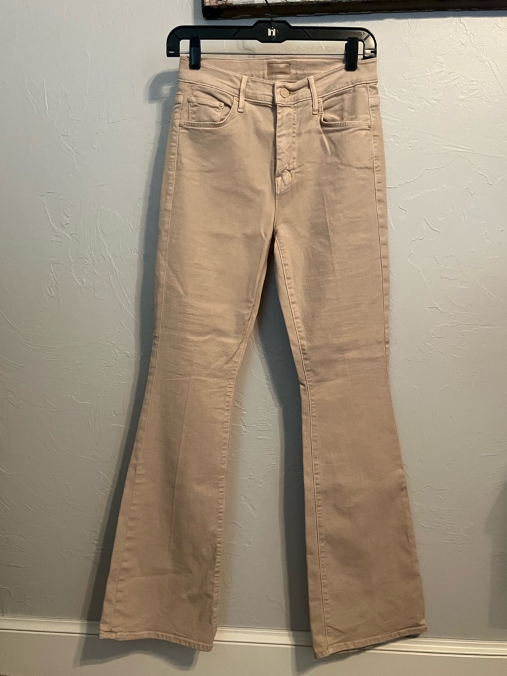 MOTHER The Weekender Flare Jeans in Chalk It Up Marzipan Sz 27 Closet Staple - Picture 4 of 16